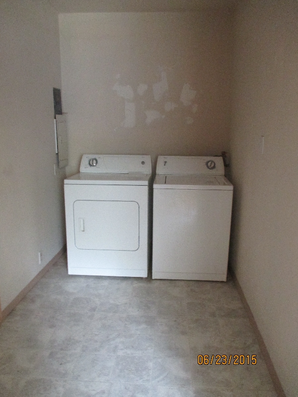 Photo - 102 4th St W