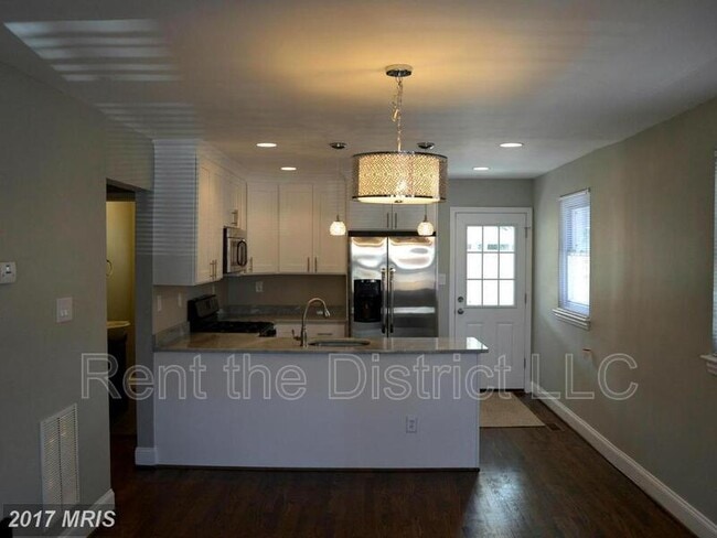 Photo - 707 Kennedy St NE