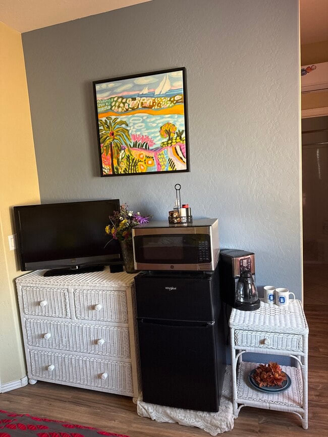 Photo - Pvt studio | Patio| Sep.Ent | Park & Hiking