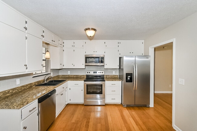 Photo - 6836 Markham Dr