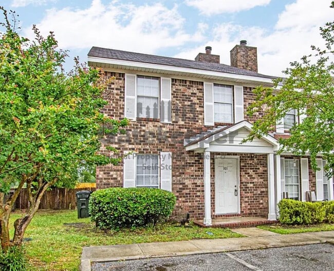 Building Photo - 101 Sandlewood Dr
