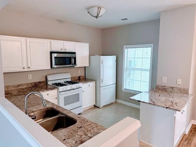 Photo - 940 Prestwyck Ct