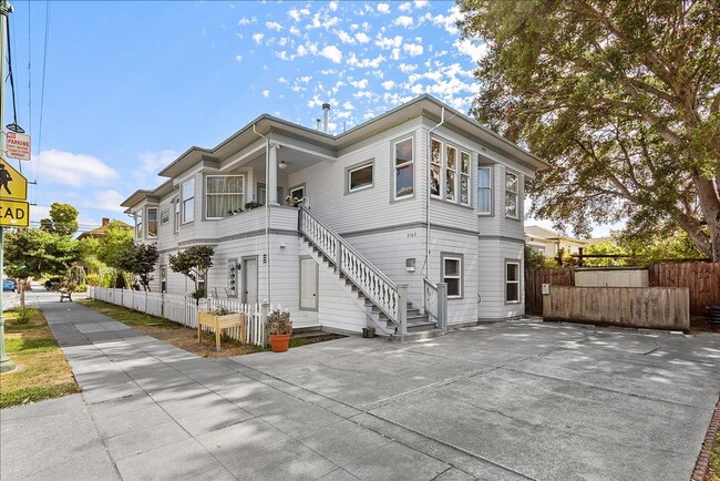 Building Photo - 2162 Santa Clara Ave Unit 2162 Santa Clara Ave #B Rental