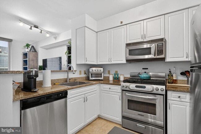 Photo - 555 Massachusetts Ave NW Unidad 1313