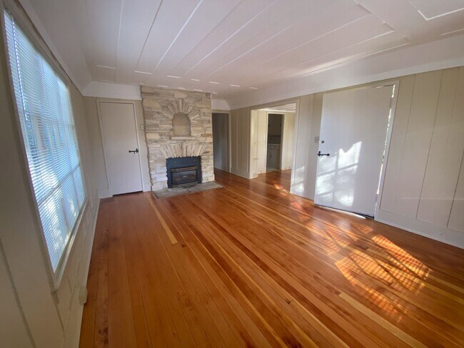 Photo - Charming Carmel Comstock Cottage