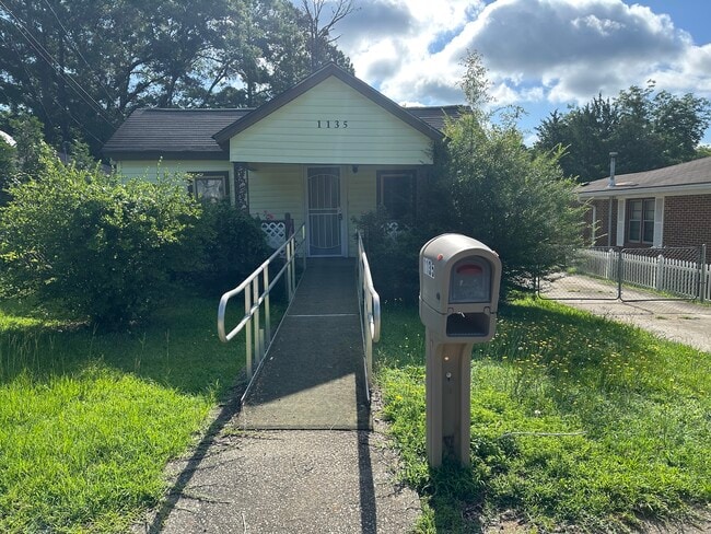 Photo - 1135 N Clarke St House