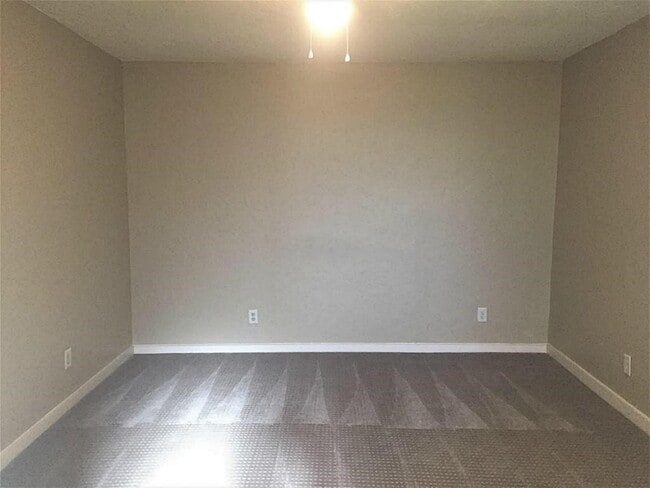 Photo - 306 E 32nd St