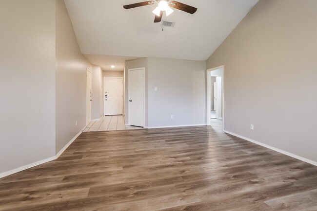Photo - 20115 Woodhall Ln