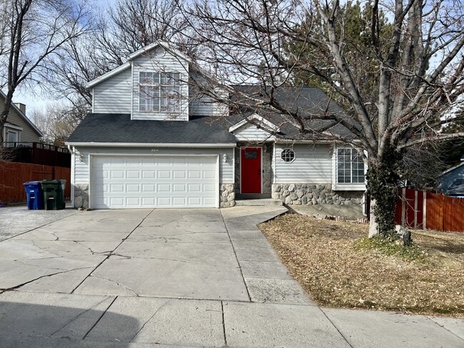 Building Photo - 2211 Sierra Dr