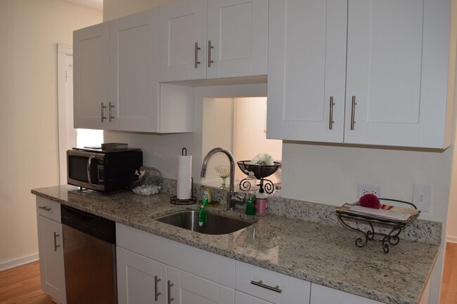 Building Photo - 2253 N Magnolia Ave Unit CH