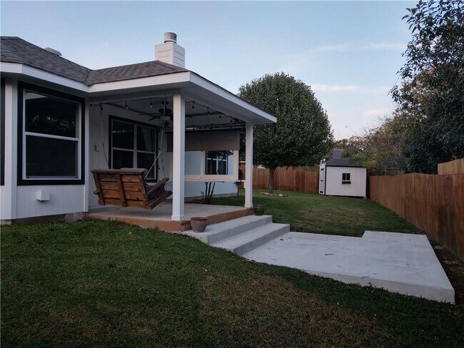 Photo - 1004 Ridgebluff Cir