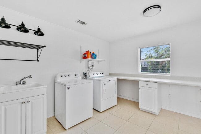 Photo - 8136 Albatross Rd