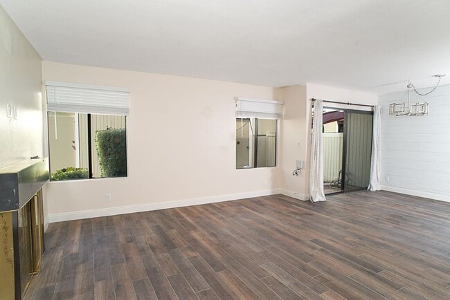 Photo - 22109 Burbank Blvd