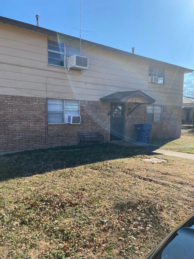 Photo - 313 N 4th St Unit 4