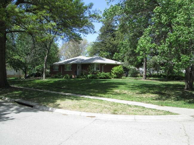 Building Photo - Neighbors Park Townhomes Unit 2842 D. Street