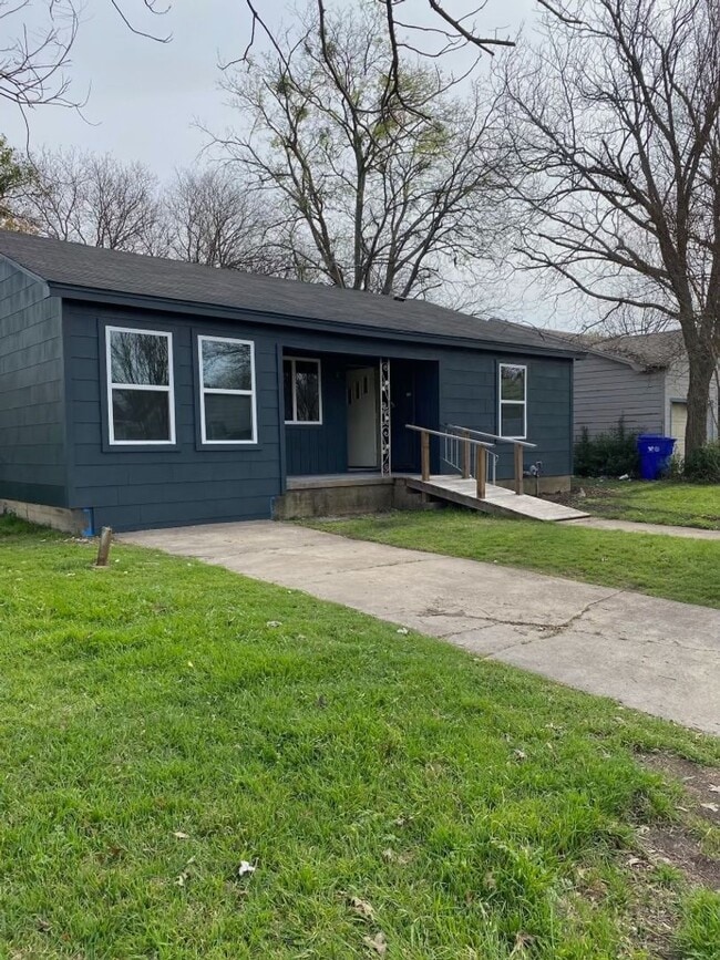 Photo - Spacious 3BD/2BA Home - Available in June!
