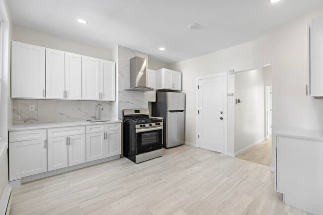 Building Photo - 600 67th St Unit 2