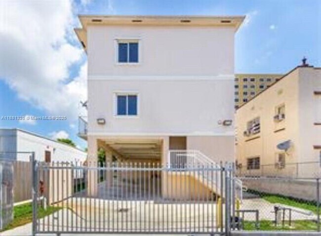 Building Photo - 1063 SW 2nd St Unit 4 Rental