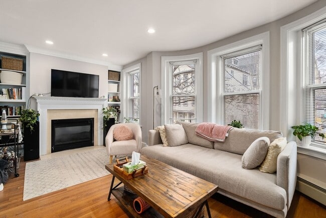 Building Photo - 116 Brook St Unit 3 Rental