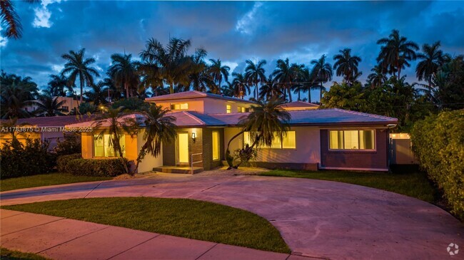 Building Photo - 1241 Hollywood Blvd Rental