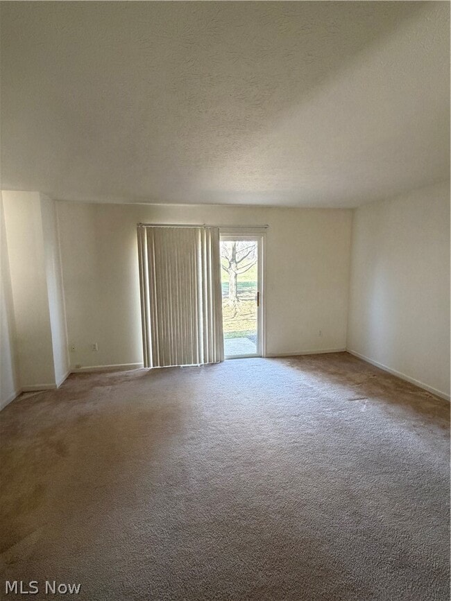 Photo - 1360 Meadow Run