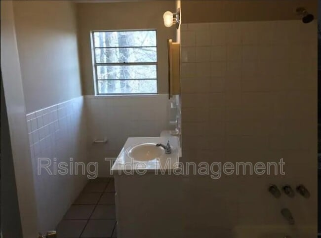 Photo - 245 Tanglewood Cir NE