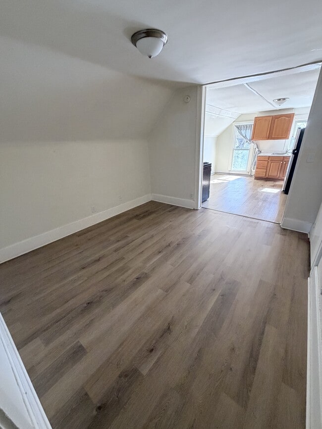 2210 W Iowa St
