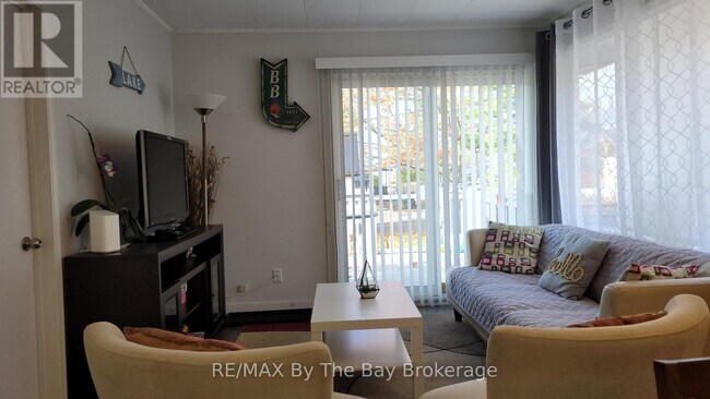 Photo - 18 16th St S