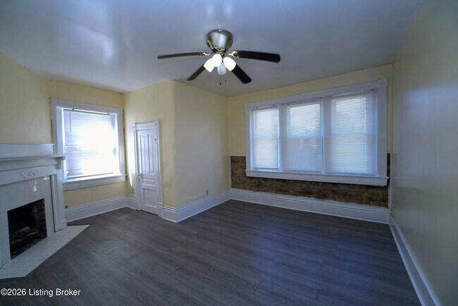 Building Photo - 226 W Burnett Ave Unit B