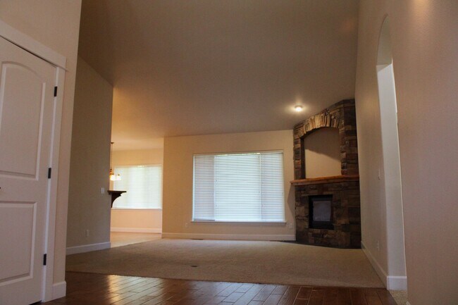 Photo - Relaxing Home With Beautiful Touches!