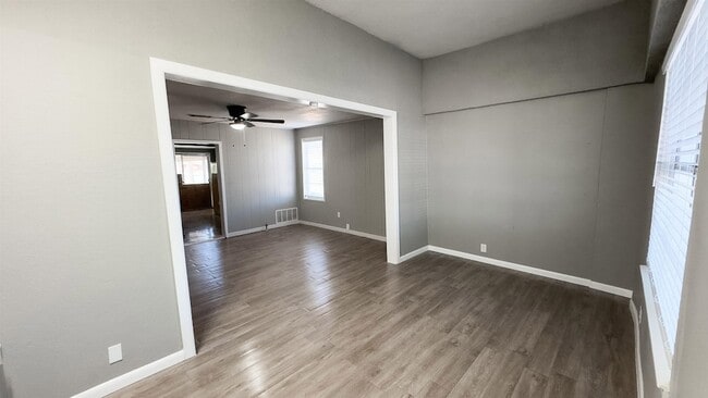 212 Ave L