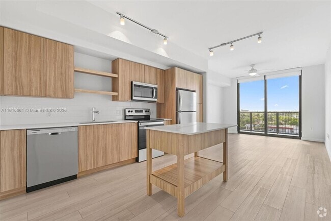 Building Photo - 555 NE 8th St Unit 0528 Rental