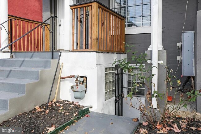 Photo - 1377 Quincy St NW