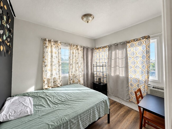 Photo - 2315 Gilford St Unit A