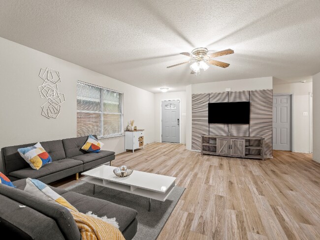 Photo - 2817 Maegen Cir