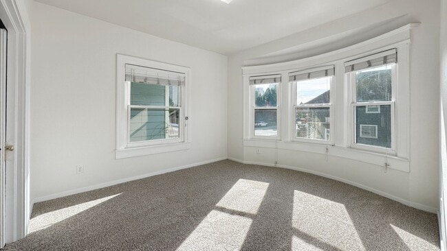 Building Photo - Spacious Upper Unit 760