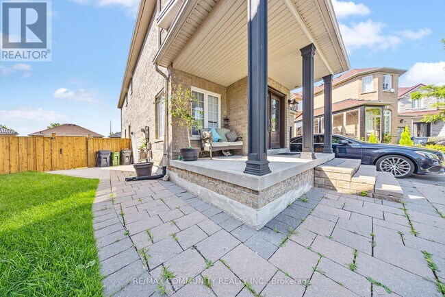 Photo - 72 Lampman Dr