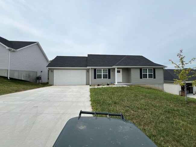 Building Photo - Newer Home in Lake Labadie Subdivision