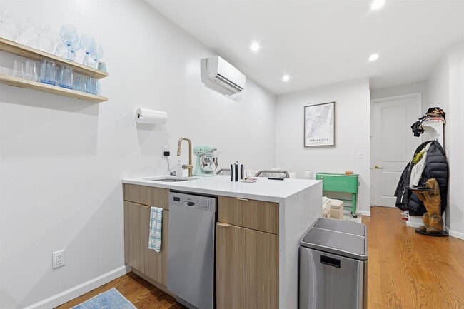 Photo - 335 5th St Unit 1