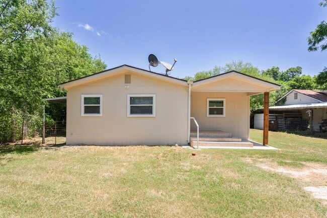 Photo - 1000 Qualia Dr Unit Rear