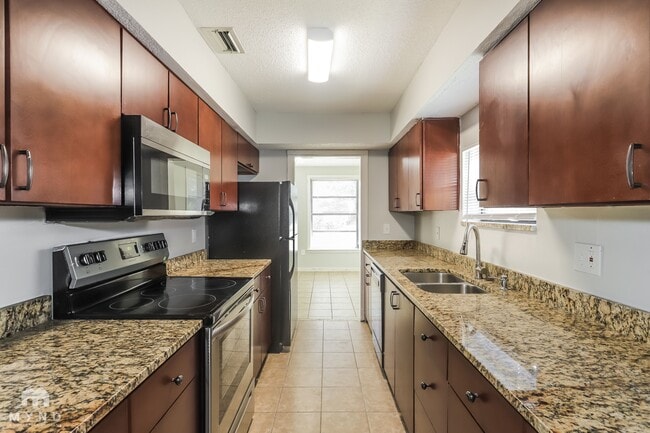 Photo - 6822 Oakdale Dr