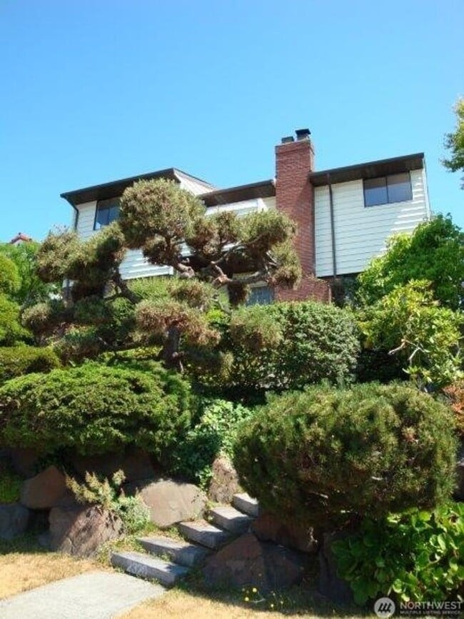Building Photo - 5Bd/2.75Ba Seattle Home