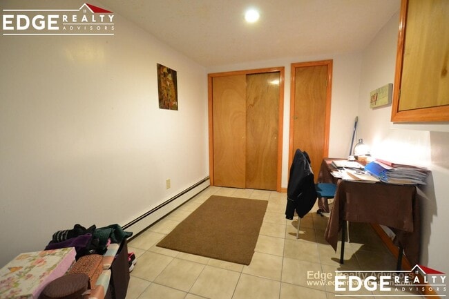 Photo - 283 Market St