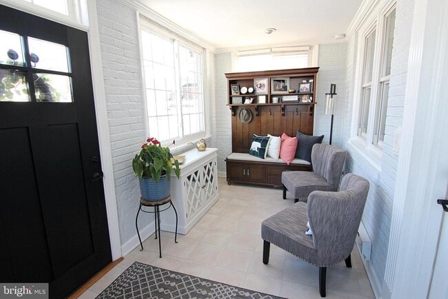 Building Photo - 215 W 9th Ave