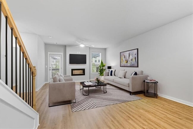 Photo - 2030 Main St NW