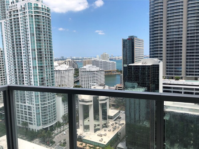 Photo - 1050 Brickell Ave Unidad 3308 Rental