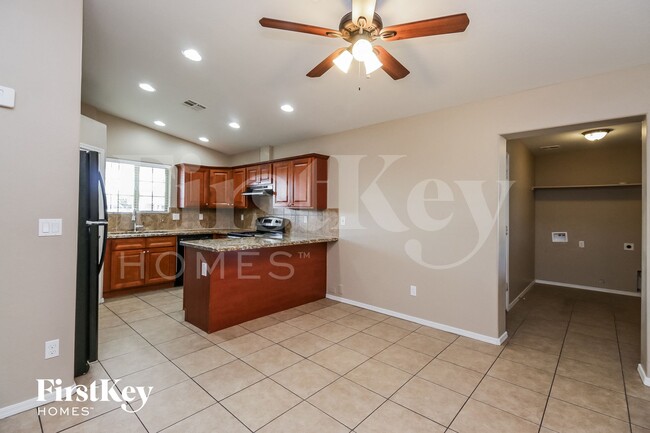 Photo - 844 E 10th Ave