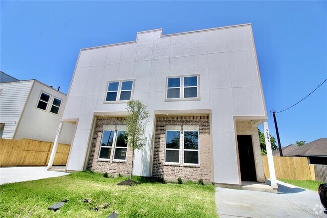 Building Photo - 3419 Redbud St Unit B Rental