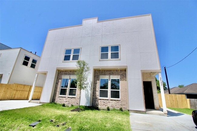 Photo - 3419 Redbud St Apartment Unit B