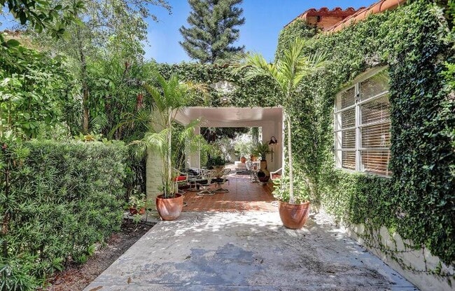 Photo - 1107 Alhambra Cir